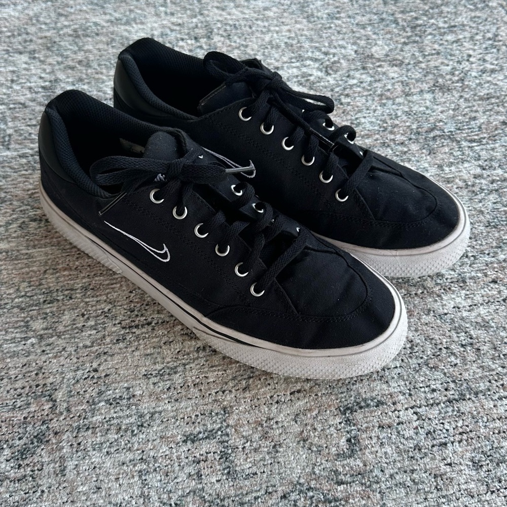 Men’s Nike sneakers